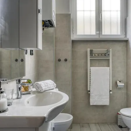 Tiburtina Apartment *
